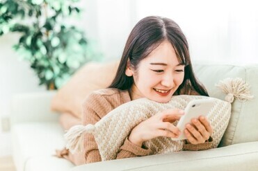 【通勤0分！？】オナニー電話バイトをすれば在宅でパパ活ができるから会わなくて良いけどやる？